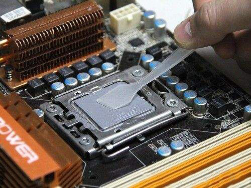 5分钟告诉你导热硅脂的原理及使用方法！